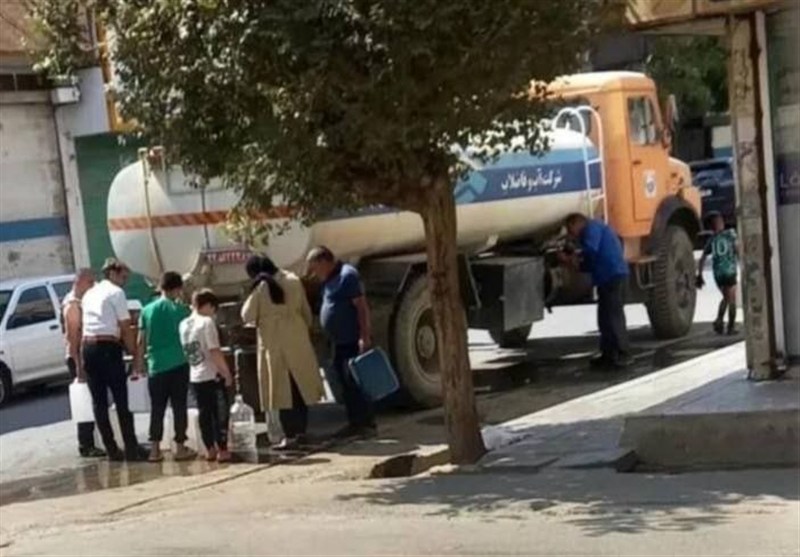 حصارک پایین در بی‌آبی؛ نسخه مسئولان همچنان تانکر آب است!