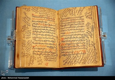 بازدید وزیر علوم از کتابخانه و موزه ملی ملک