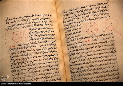 بازدید وزیر علوم از کتابخانه و موزه ملی ملک