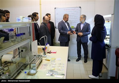 بازدید وزیر علوم از کتابخانه و موزه ملی ملک