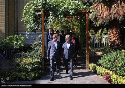 بازدید وزیر علوم از کتابخانه و موزه ملی ملک