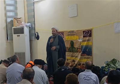 لحظاتی از اقامه‌ نماز زوار اربعین در موکب‌های لرستان