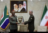 دیدار فرمانده نیروهای دفاع ملی آفریقای جنوبی با فرمانده ارتش