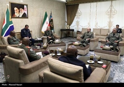 دیدار فرمانده نیروهای دفاع ملی آفریقای جنوبی با فرمانده ارتش