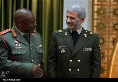 دیدار فرمانده نیروهای دفاع ملی آفریقای جنوبی با فرمانده ارتش