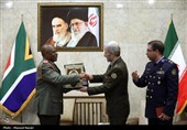 دیدار فرمانده نیروهای دفاع ملی آفریقای جنوبی با فرمانده ارتش