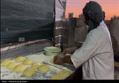نان سفره عشق؛ موکب نانوایی نهبندان در خدمت زائران حسینی در کاظمین