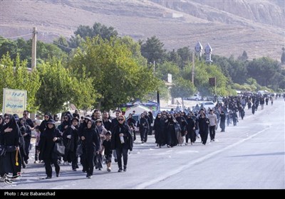 پیاده روی جاماندگان اربعین حسینی در خرم آباد