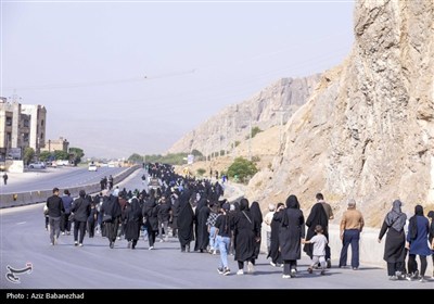 پیاده روی جاماندگان اربعین حسینی در خرم آباد