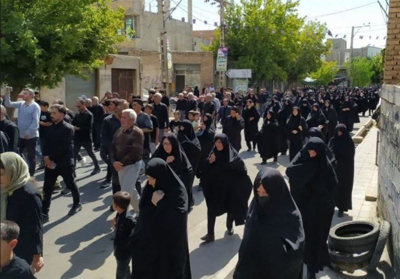 پیاده‌روی جاماندگان اربعین در شهرستان باروق رنگ و بوی شهدایی گرفت