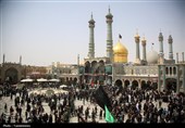 سوگواری عاشقان حسینی در حرم حضرت معصومه(س)