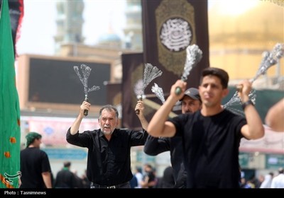 سوگواری عاشقان حسینی در حرم حضرت معصومه(س)