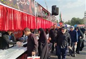 خادمان همدانی در موکب شهید سلیمانی دل‌ها را به کربلا پیوند می‌زنند