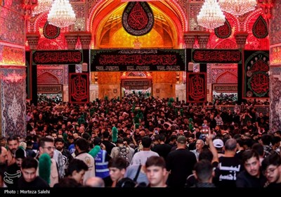 حرم مطهر امام حسین (ع) در شب اربعین