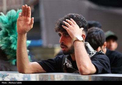 حرم مطهر امام حسین (ع) در شب اربعین