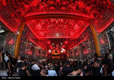 حرم مطهر امام حسین (ع) در شب اربعین