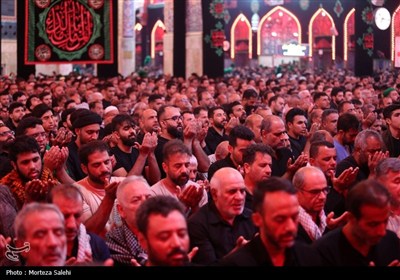 حرم مطهر امام حسین (ع) در شب اربعین