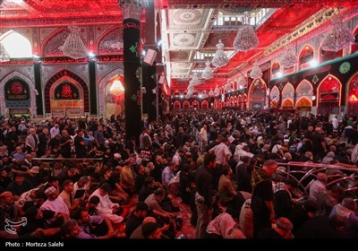 حرم مطهر امام حسین (ع) در شب اربعین