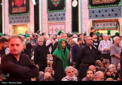 حرم مطهر امام حسین (ع) در شب اربعین