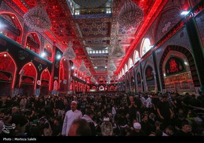 حرم مطهر امام حسین (ع) در شب اربعین