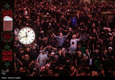 حرم مطهر امام حسین (ع) در شب اربعین