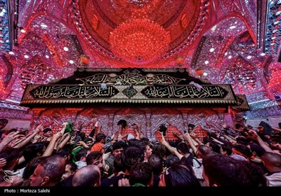 حرم مطهر امام حسین (ع) در شب اربعین