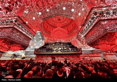 حرم مطهر امام حسین (ع) در شب اربعین