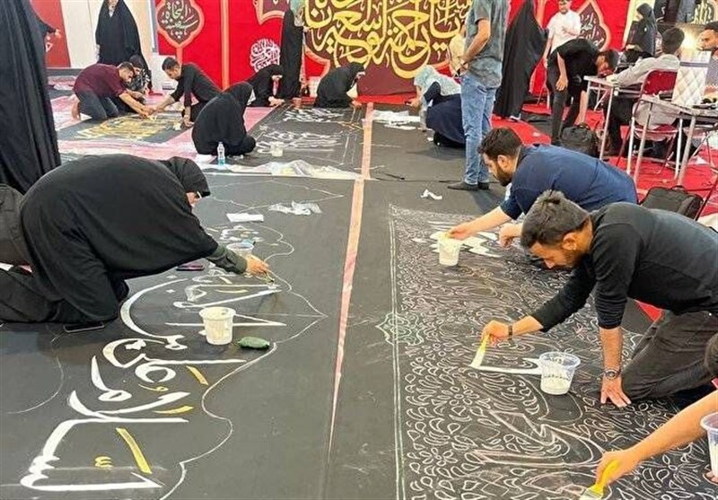 کتیبه‌نویسی به صورت بداهه در مسیر راهپیمایی جاماندگان اربعین حسینی