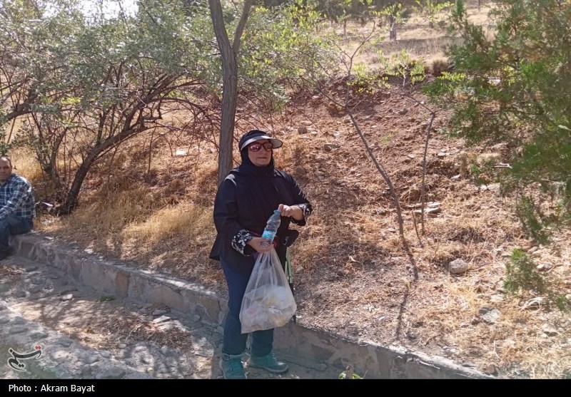 ادای نذر متفاوت بانوی زنجانی در راهپیمایی جاماندگان اربعین