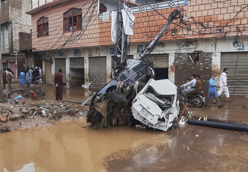 Pakistan Flash Floods Kill over 320 amid Heavy Monsoon Rains