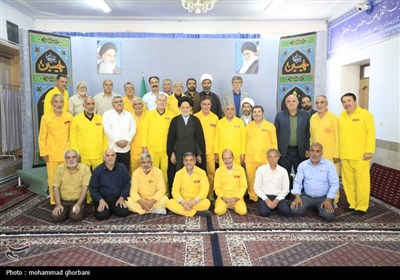 دیدارجمعی از آزادگان بیرجند با نماینده ولی فقیه