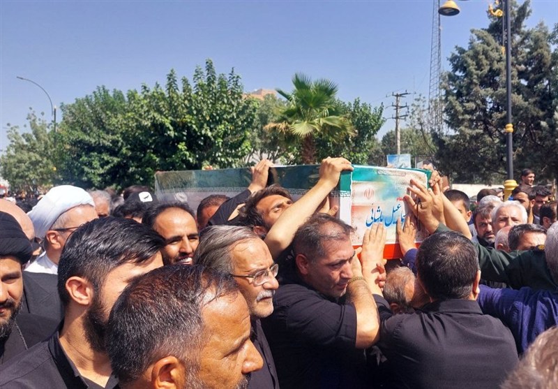تشییع باشکوه پیکر شهید پاسدار اسماعیل پاشایی در بهارستان+تصویر و فیلم