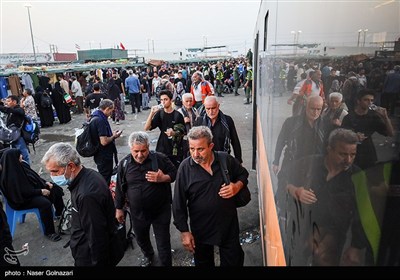 بازگشت زائرین اربعین حسینی از مرز مهران