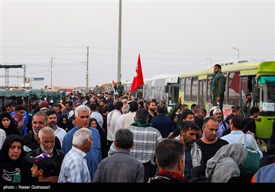 بازگشت زائرین اربعین حسینی از مرز مهران