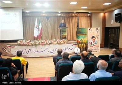 تجلیل از 19 آزاده و خانواده شهدای اسارت منطقه دوم دریایی سپاه