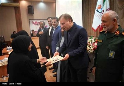 تجلیل از 19 آزاده و خانواده شهدای اسارت منطقه دوم دریایی سپاه