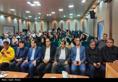 تجلیل از 19 آزاده و خانواده شهدای اسارت منطقه دوم دریایی سپاه