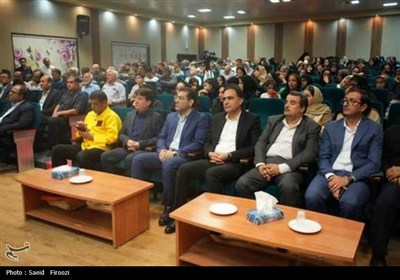 تجلیل از 19 آزاده و خانواده شهدای اسارت منطقه دوم دریایی سپاه