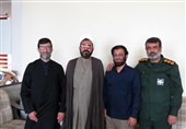 تجلیل از روحانی آزاده کنگانی در سالروز بازگشت آزادگان