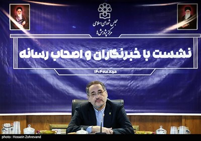 نشست صمیمی بابک نگاهداری، رئیس مرکز پژوهش‌های مجلس با اصحاب رسانه
