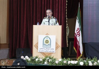 تکریم و معارفه فرماندهان پیشین و جدید انتظامی یزد