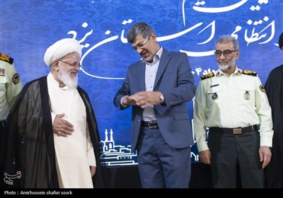 تکریم و معارفه فرماندهان پیشین و جدید انتظامی یزد