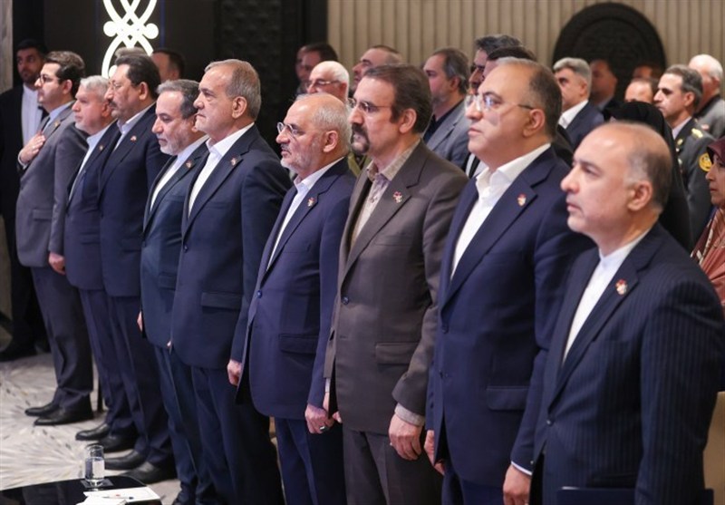 بزشكيان: التعامل والتواصل مع الدول والشعوب الأخرى هو السر الحقيقي للنمو والتقدم