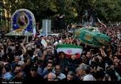 پیکر استاد محمود فرشچیان در جوار آرامگاه صائب تبریزی به خاک سپرده شد