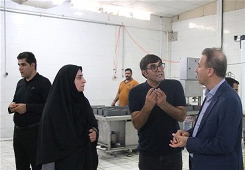 دادستان تنگستان مسائل و مشکلات کارخانه‌های بسته‌بندی خرما را بررسی کرد