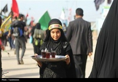 پذیرایی عاشقانه عراقیها از زائران در راه بازگشت