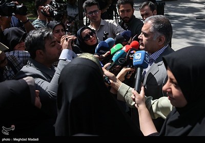 اعضای هیئت دولت در جمع خبرنگاران