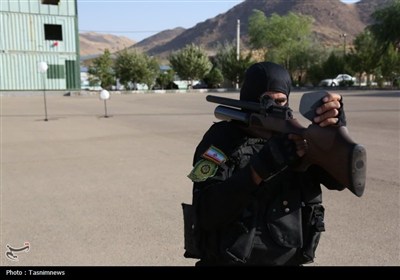 بازدید استاندار زنجان از پادگان یگان‌های ویژه استان
