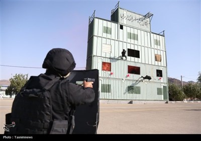 بازدید استاندار زنجان از پادگان یگان‌های ویژه استان