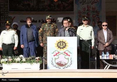 بازدید استاندار زنجان از پادگان یگان‌های ویژه استان